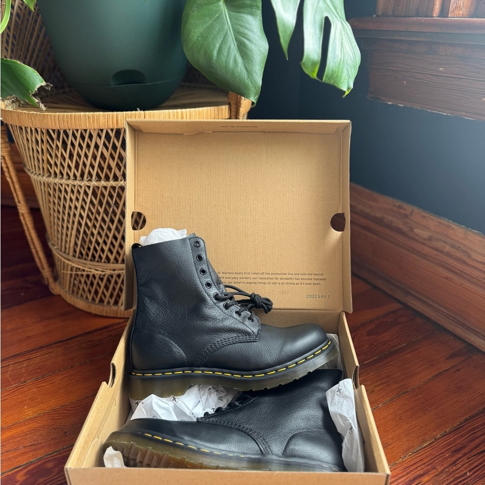 Brand New Dr. Martens 1460 Boots - Women’s 11